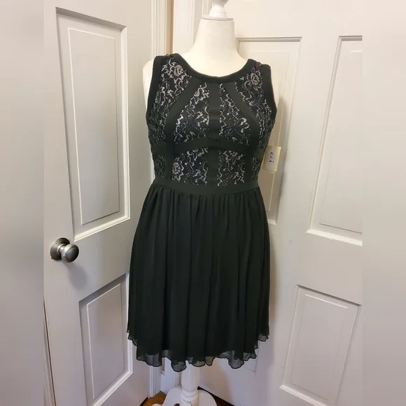 NWT ECI New York Black/Silver Cocktail Dress Size 14 Missy Retail $64.00 - Picture 1 of 13